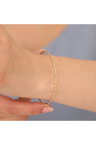 925 Ayar Altın Mikron Kaplama Dövü Desenli Ajda Gümüş Bilezik - Bv00106 Gold
