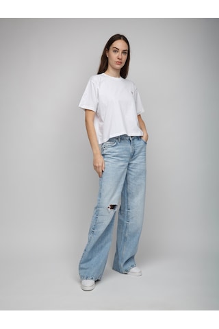 Guess Kadın Boxy Mini Üçgen Logolu T-shirt Beyaz