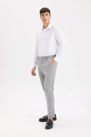 DeFacto Tailored Fit Normal Kesim Düz Paça Her Yöne Esneyen Yazlık Kumaş Pantolon C7508AX25SPGR370