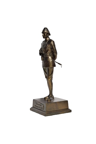 Kurmay Albay Atatürk Heykeli Biblo - Büyük Boy