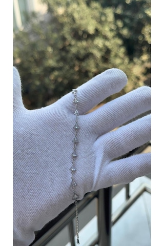 Kadın Gümüş Renk Üçgen Kesim Zirkon Taşlı Bileklik 18 Cm