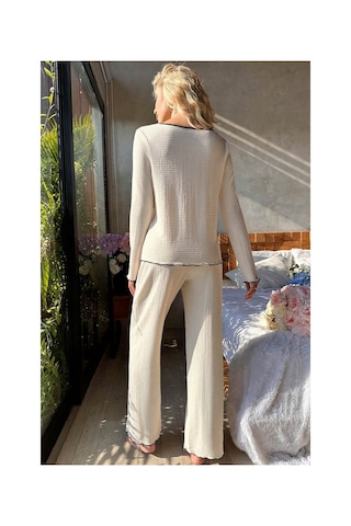 I-moda Kadın Beyaz Örme Kumaş V Yaka Düğmeli Rahat Şık Pijama Takımı