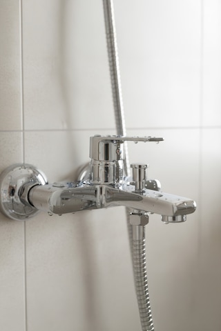 Decordem Banora Rauline, Krom Banyo Bataryası, Paslanmaz Pirinç Gövde, Su Tasarruflu Duvar Tipi Musluk Krom