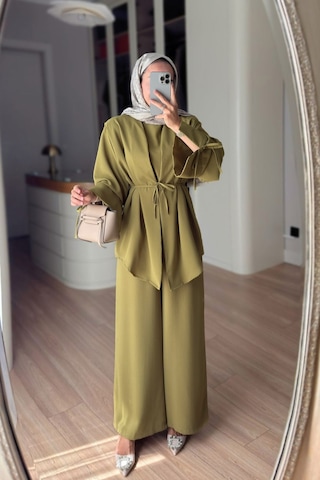 Ka Hijab Kol Detaylı Dökümlü Üçlü Takım - Yeşil