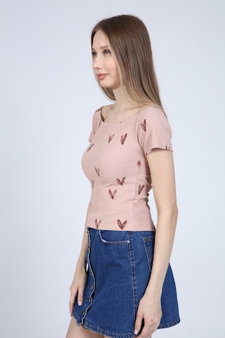 Neslice Kadın Madonna Yaka T-Shirt