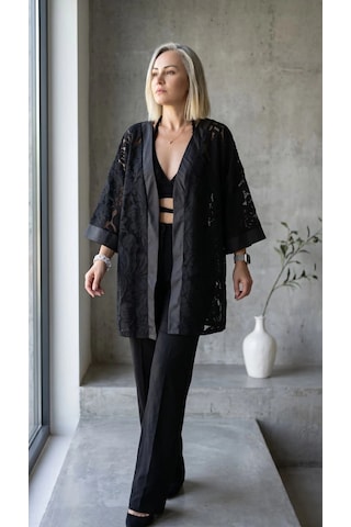 Byemelika Tül Üzerine Nakışlı Çiçek Desen Dantel Kimono Siyah