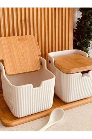Qerhome Bambu Kapaklı Porselen Kaşıklı 2'li Bambu Standlı Tuzluk Biberlik 300 Ml Cmr Beyaz