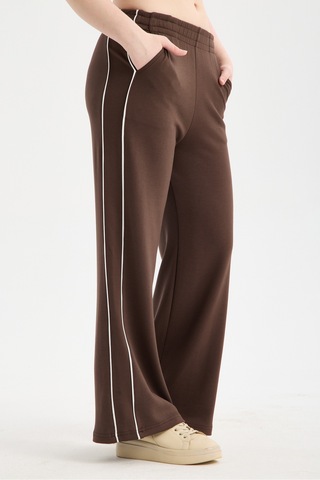 Gugus Kadın Trend Bol Paça Modal Kumaş Eşofman Altı Çift Cepli Wide Leg Yanları Beyaz Şeritli Kahverengi