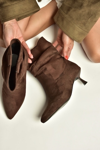 Fox Shoes Z282810502 Kahverengi Süet İnce Topuklu Büzgülü Kadın Bot