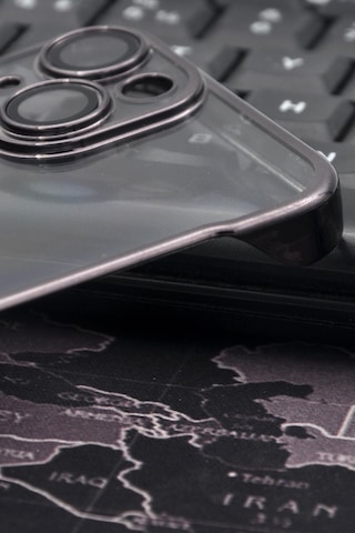 Apple Uyumlu iPhone 13 Uyumlu Siyah Renkli İnce Kenarlı Şeffaf Sert Kapak Kılıf Siyah -