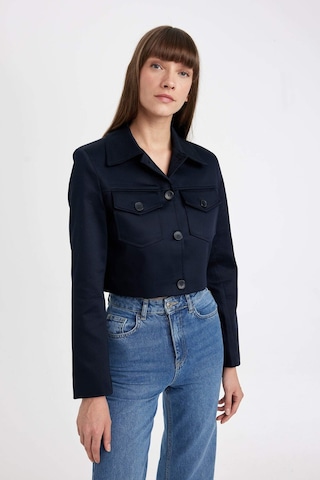 Defacto Crop Gömlek Yaka Düğmeli Cep Detaylı Blazer Ceket D4276AX24AU Lacivert