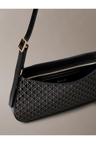 Calvin Klein Kadın Deri Tek Fermuar Kapamalı Askı Marka Yazı Desenli Siyah Omuz Çantası Lv04f3324g-2xa-12072 Siyah