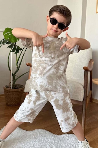 Riccotarz Erkek Çocuk New York Yazı Baskı Ve Batık Desenli Penye T-shirt Kahverengi Şortlu Takım Kahverengi