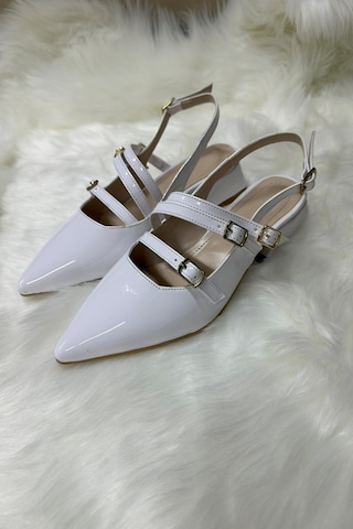 Günlük Kadın Rugan Sivri Burunlu Ayarlanabilir Kemerli Baretli Kısa Blok Topuklu Ayakkabı 455 - 54 Beyaz