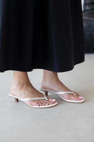 Wolk Shoes Ruiz Kadın Topuklu Parmak Arası Saten Sandalet Bej