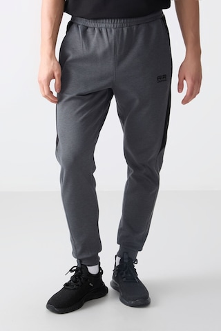 Tommy Life Koyu Gri Yüzeyi Dokulu Standart Fit Nakışlı Erkek Eşofman Alt - 82126 Koyu Gri