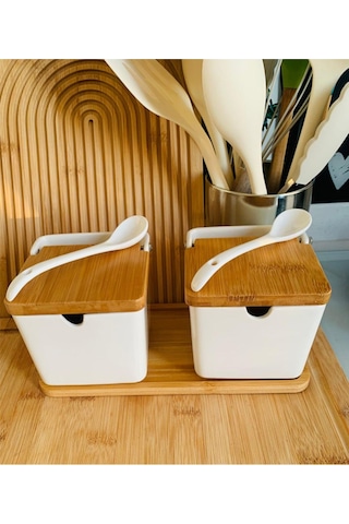 Qerhome 2'li Bambu Standlı Bambu Kapaklı Porselen Kaşıklı Tuzluk Biberlik 260 Ml Gnl Ahşap