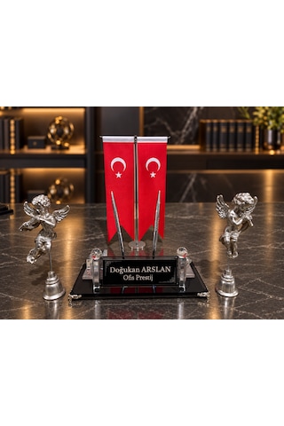 Kişiye Özel Çift Kalemli Kristal Masa İsimliği Türk Bayraklı Melek Figürlü 4 Parça Siyah