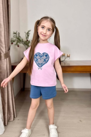 Riccotarz Kız Çocuk Göğsünde Dantel İşleme Kalp Detaylı Pembe T-shirt Beli Lastikli Şortlu Takım