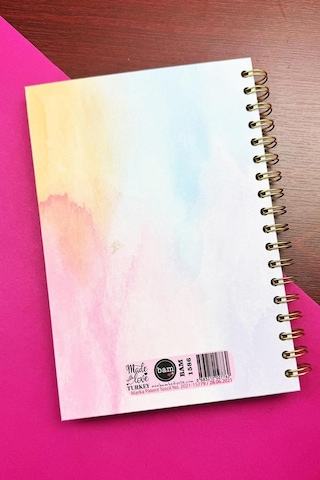 Mutlu Eden Şeyi Yap Tasarımlı Spiralli Sticker'lı Tarihsiz Konuşan Ajanda Haftalık Planlayıcı Defter renkli