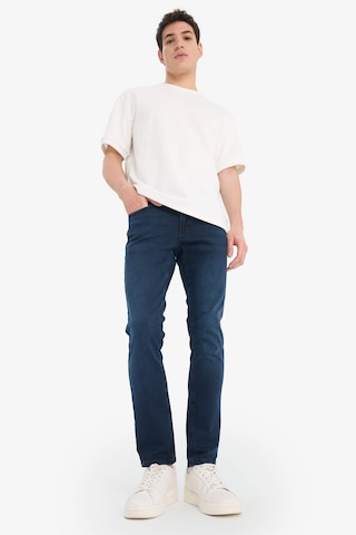 DeFacto Pedro Slim Fit Dar Kalıp Normal Bel Dar Paça Jean Pantolon E8200AX25SPNM83