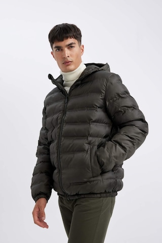 DeFacto Su İtici Şişme Mont Slim Fit Dar Kesim Kapüşonlu Fermuarlı Cepli D1185AX24WNKH153