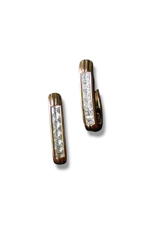 Klasik Oval Halka Sıra Taşlı Çelik Küpe