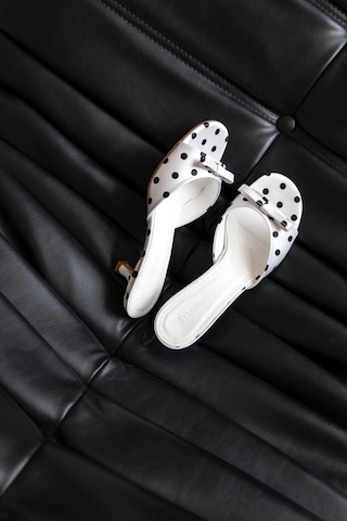 Wolk Shoes Oven Kadın Topuklu Saten Sandalet Puantiye Beyaz