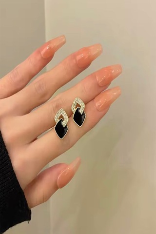 Kadın Küpe Özel Seri İthal Minimal Tarım Zirkon Taş Siyah Küpe Altın