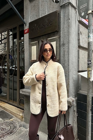 Myloore Bej Kadın Peluş Düğmeli Oversize Ceket Yumuşak Dokulu Mlb134