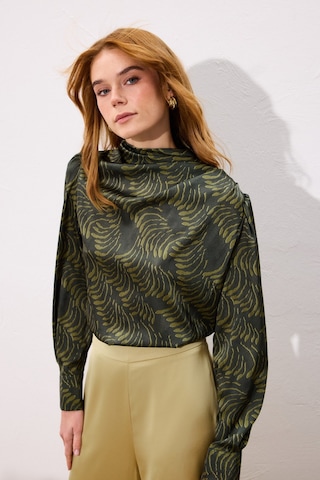Sateen Drape Detaylı Desenli Bluz - Yeşil-136746 Yeşil