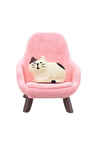 Pembe Sandalyedeki Kedi Mini Figür