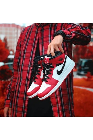 Nike Air Jordan 1 Mid Chicago Basketbol Ayakkabısı Beyaz - Kırmızı - Siyah