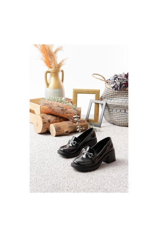 Asmi Shoes Kadın Nida Toka Detaylı 6 Cm Topuklu Loafer Ayakkabı Siyah Rugan Siyah
