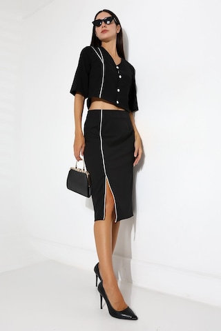 Mois Atelier Siyah Kısa Kol Crop Ceket Yırtmaçlı Kalem Etek Beyaz Biye Detaylı Takım Tasarım Siyah
