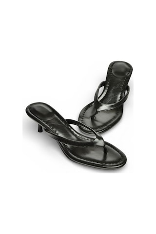 Fox Shoes Y518342809 Siyah Parmak Arası Kısa Topuklu Kadın Terlik Siyah