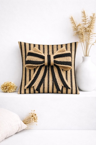 3d Krem-siyah Fiyonk Detaylı Çizgili Dekoratif Kırlent Kılıfı 45x45 Cm