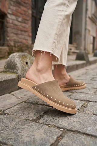 Fox Shoes Y918132902 Vizon Süet Önü Kapalı Sabo Terlik