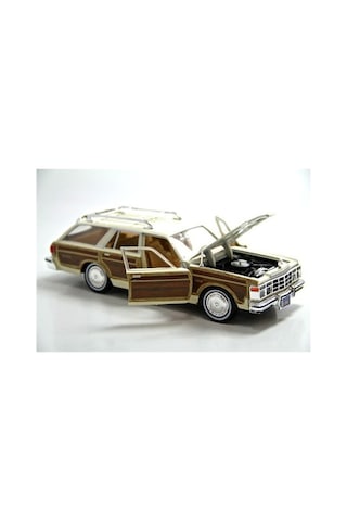 Motormax 1:24 1979 Chrysler Le Baron Town Country -krem Model Araba