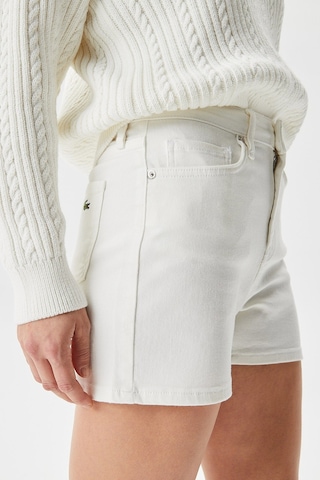 Lacoste Women's Straight Fit Denim White Jean Shorts Kadın Düz Kesim Kot Şort Beyaz