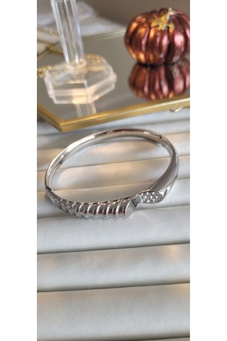 Çelik Silver Cone Kelepçe Silver