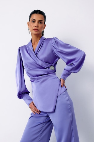 Sateen Broşlu Kruvaze Bluz - Lila-135118 Lila