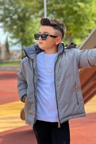 Erkek Çocuk Çıkarılabilir Kapüşonlu Baskılı Yakası Detaylı Kışlık Mont Km3501 Füme