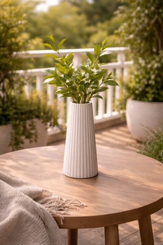 Modern Beyaz Vazo Güne Sade Bir Başlangıç 17.8 7.7 Cm
