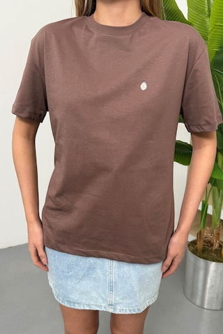 Giysa Kadın Gümüş Aksesuar Detaylı Pamuklu T-shirt Açık Kahverengi - 26y 26510