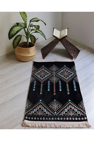 Hediyelik Seccade Tesbih Seti Kilim Desenli Kadife Astarlı Seccade, Kristal Tesbih Ve Özel Kutulu Lüks Hediye Seti Siyah