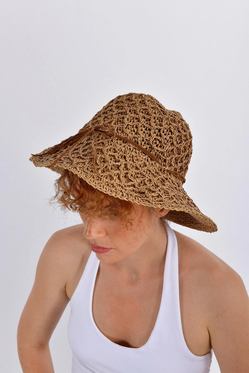 Geniş Kenarlı Bej Rafya Şapka Çok Renkli