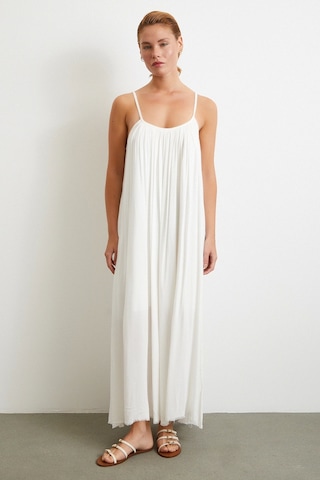 Askılı Piliseli Geniş Elbise Beyaz Beyaz