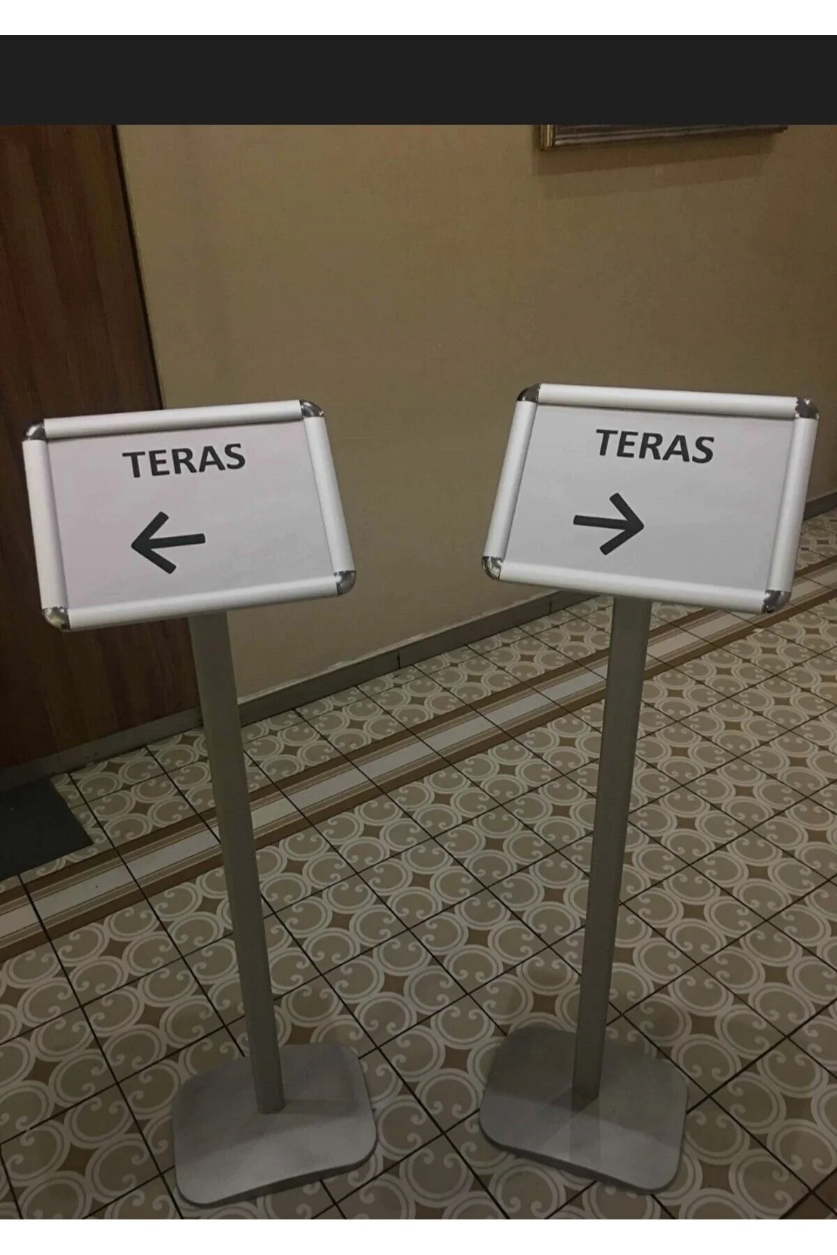 A4 Ayaklı Çift Yön Dikey Ve Yatay Ayarlanabilir Yönlendirme Menü Panosu