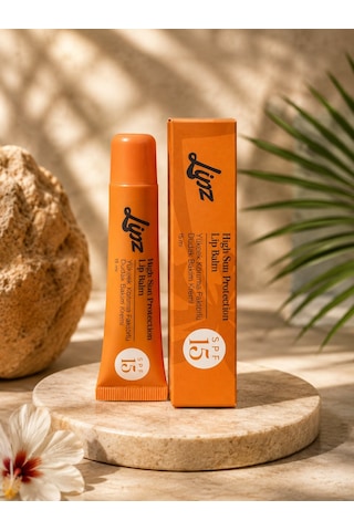 Lipz Spf 15 Dudak Bakım Kremi 15 Ml Güneşe Karşı Koruma Ve Yoğu